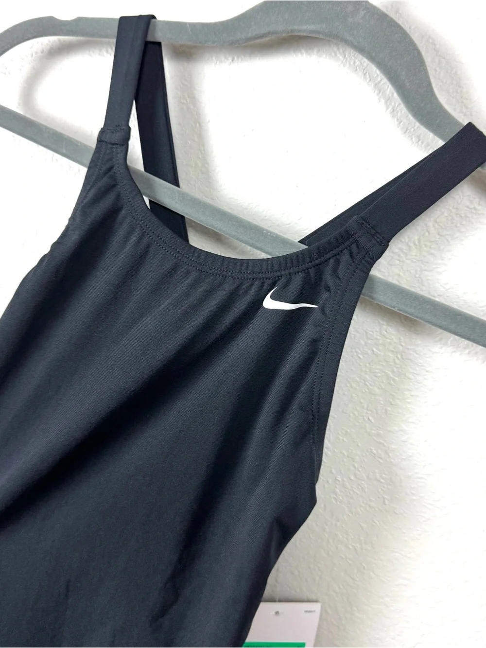 NWT Nike HydraStrong solid fastback one-piece swimsuit Women’s Sz 4 / 30 Black